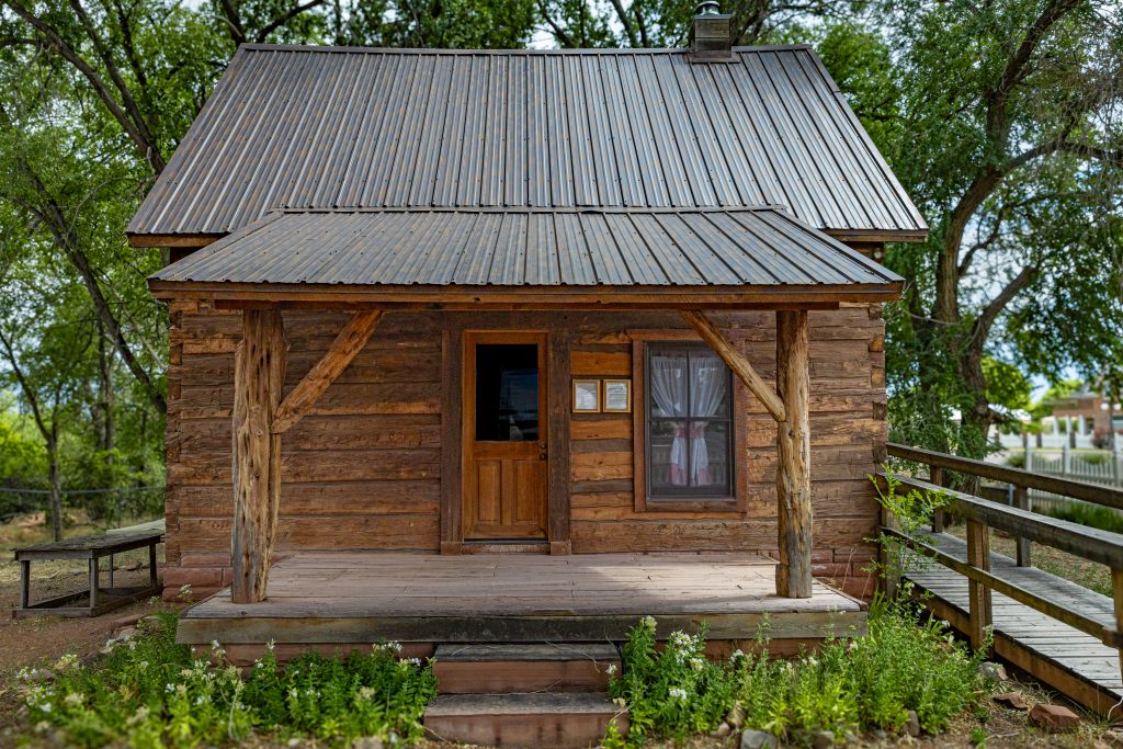 Hancock Cabin, a hand-hewn log cabin in Taylor, Arizona